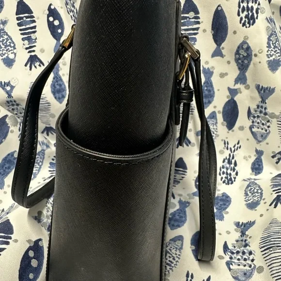 Michael Kors Elegant Black Tote with Gold Details - Picture 5 of 6